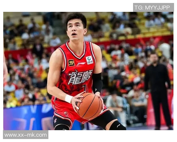 郭艾伦半场表现出色8投4中斩获10分3篮板1助攻压哨三分惊艳全场